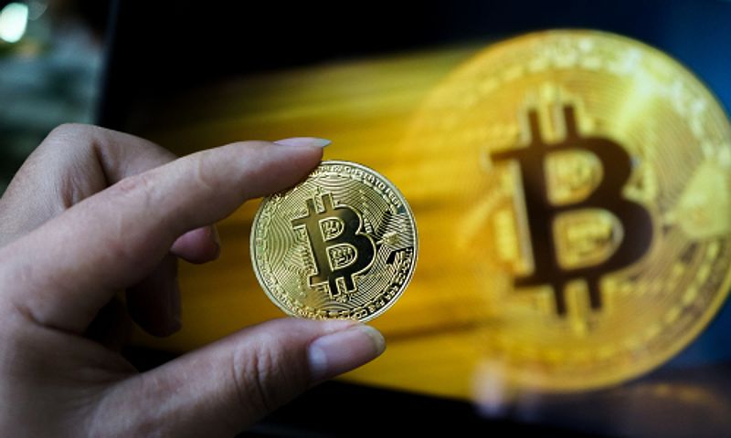 Bitcoin vượt 71.000 USD