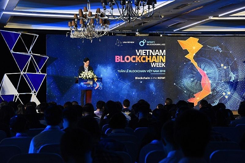 Đại diện IBL phát biểu ở sự kiện Vietnam Blockchain Week.